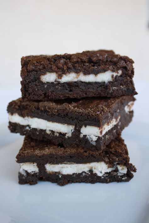 Rich and Decadent York Peppermint Patty Brownies | Cook AZ I Do Peppermint Patty Brownies, Peppermint Patty Recipe, York Peppermint Patty, Peppermint Patty, Sheet Cake Recipes, Cookie Flavors, Peppermint Patties, Cinnamon Bread, Brownie Bar