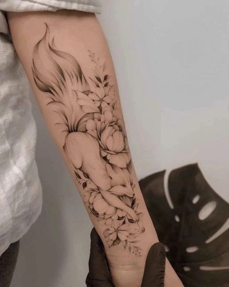 Fox Tattoo Meaning, Red Fox Tattoos, Fox Tattoos, Fox Tattoo Design, Tattoos Meaning, Pieces Tattoo, Geniale Tattoos, Fox Tattoo, Tattoo Design Book