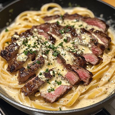 Steak Gorgonzola Alfredo, Gorgonzola Alfredo, Steak Alfredo, Steak Gorgonzola, Creamy Cajun Shrimp Pasta, Pasta Recipes Alfredo, Creamy Parmesan Sauce, Creamy Pasta Dishes, Tender Steak