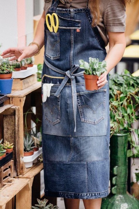 Denim Apron Diy, Denim Apron Diy Recycle Jeans, Reuse Denim, Återvinna Jeans, Jeans Upcycle, Brixton London, Jean Apron, Novo Post, Ornaments To Make