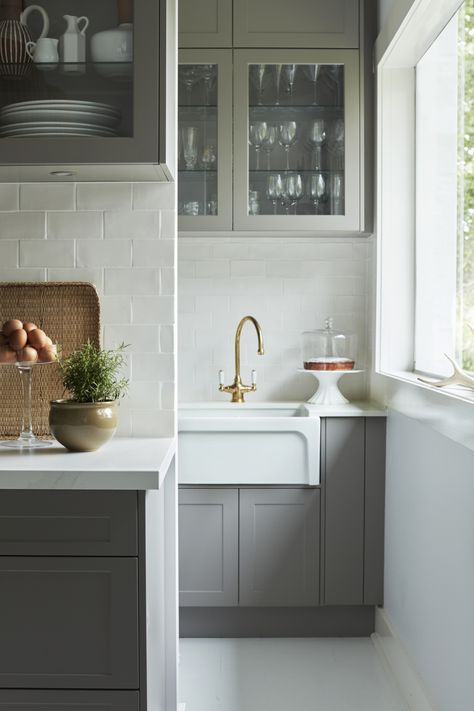 Neale Whitaker butler's pantry Secondary Kitchen, Neale Whitaker, Wine Fridges, Kitchen Credenza, Kitchen Triangle, Functional Kitchen Design, Kitchen Island Bench, Tips Design, Butler’s Pantry