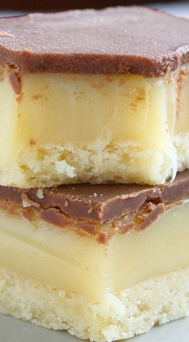 Millionaire Bars Millionaire Cookie Bars, Millionaire Bar, Millionaires Bars, Insane Recipes, Condensed Milk Desserts, Millionaire Bars, Blonde Brownies, Milk Dessert, Condensed Milk Recipes