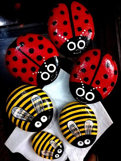 Lady Bug Painted Rocks, Painted Garden Rocks, Ladybug Rocks, Stone Pictures Pebble Art, Stones Garden, Rock Painting Tutorial, Diy Rock Art, Painted Rock Animals, Art Pierre