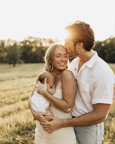 I just love capturing all the sweetest moments 🤍 #family #familysession #familyphotographer #familyphotos #northcarolinaphotographer #ncphotographer #couplesphotographer #northcarolinacouplesphotographer #familylove #goldenhour #goldenhourlight #unscriptedposingapp #love #familyphotoshoot #nc #northcarolina Christmas Newborn Photoshoot Family, Newborn Family Photos With Toddler, Infant Family Pictures, Newborn Family Photos Outdoor, Christmas Pictures Outdoor, Family Christmas Pictures Outdoor, Outdoor Newborn Session, Family Photos Outdoor, Family Session Poses