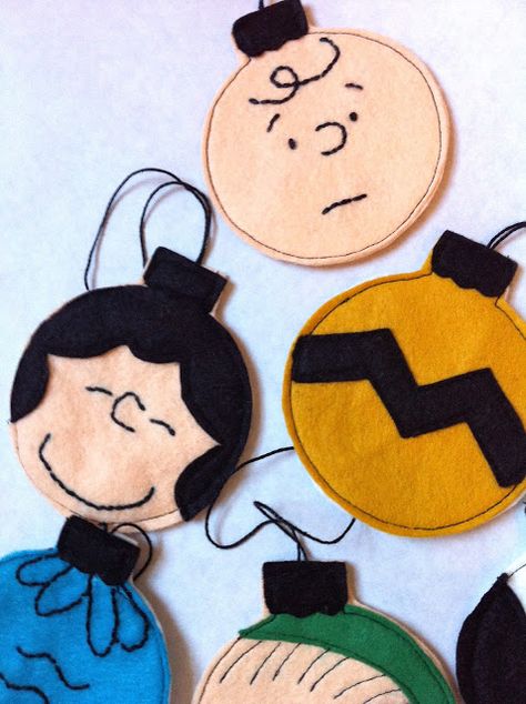 Charlie Brown Ornaments - A Little Grey Brown Christmas Ornaments, Movie Ornaments, Creativity Ideas, Baby Mobil, Christmas Felt, Brown Christmas, Charlie Brown Christmas, Ornament Tutorial, Navidad Diy