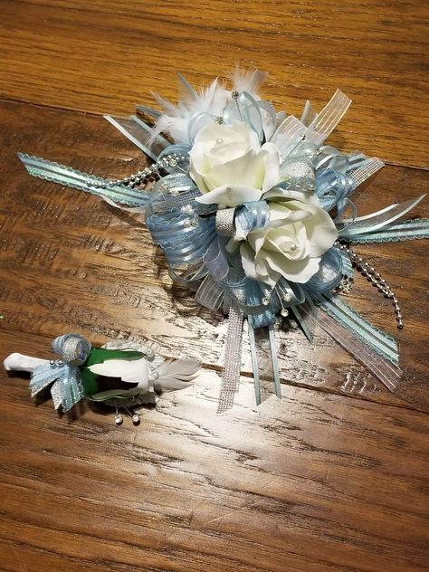 Light Blue Corsage, Prom Corsage Blue, Black Corsage, Blue Corsage, Prom Flowers Corsage, Wrist Corsage Prom, Homecoming Flowers, Mailbox Bow, Light Blue Prom Dress