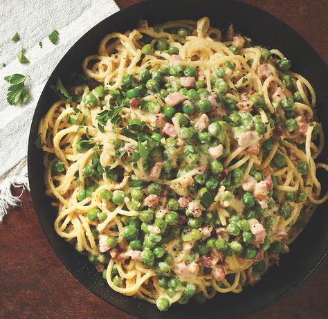 Pasta Carbonara Recipe With Peas, Pasta Carbonara With Peas, Cabonara Recipes, Carbonara With Peas, Easy Carbonara Recipe, Rice Dishes Recipes, Spaghetti Carbonara Recipe, Pasta Carbonara Recipe, Pasta With Peas