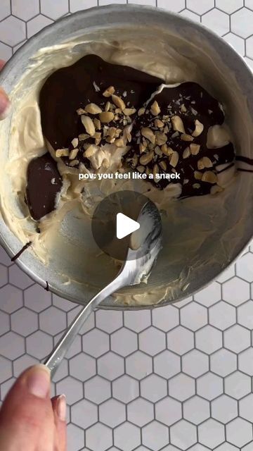 marcus b donovan on Instagram: "Snickers yogurt bowl.. this is the easiest high protein snack

Reposted from @alyssacoadynutrition
It takes less than 5 minutes to make, and it tastes so good 

In a bowl, mix:
160g greek yogurt
1 tablespoon peanut butter

In a separate bowl, mix:
1-2 tablespoons dark chocolate chips
Drizzle of coconut oil, melted
Melt in the microwave (stir at every 15 seconds, keep an eye on it)

Evenly pour chocolate over the yoghurt mixture and top with chopped peanuts. Place in the fridge for 10 minutes until chocolate is set, enjoy!

#snacks #healthysnacks #healthyfood #easyrecipes #healthyhabits #snackideas #peanutbutter #greekyoghurt #highprotein #chocolate" Snickers Yogurt, Stubborn Love, Keto After 50, Yoghurt Bowl, High Protein Snack, Protein Snack, Guilt Free Dessert, Yogurt Bowl, I Have A Secret