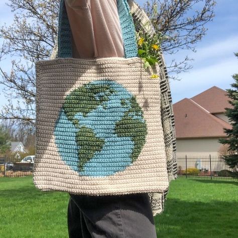 Earth Tapestry Crochet, Crochet Tapestry Tote Bag, Crochet Tote Bag Ideas, Earth Tapestry, Crochet Tapestry Bag, Crochet Earth, Balaclava Aesthetic, Crochet Totes, Witch Crafts