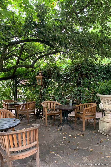 Spaniards Inn Beer Garden, Hampstead Environment Moodboard, Hampstead House, Best Places In London, Pub Garden, Holly Bush, Hampstead London, Pub Interior, Travel 2024, Camden London