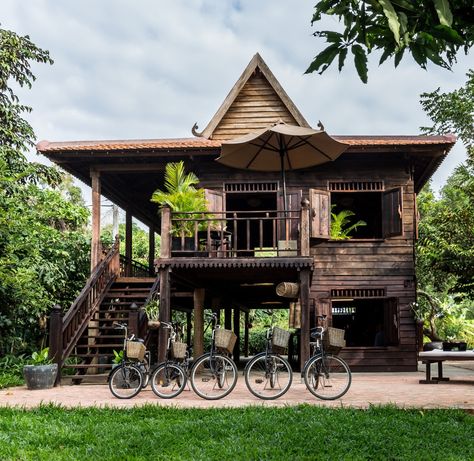 Cambodia Architecture, Filipino Houses, Thai Houses, Khmer House, Filipino House, Thailand History, Witchy Cottage, Wooden House Design, Bahay Kubo