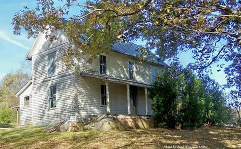 Old Appalachian farm house Appalachia Gothic, Vintage Appalachia, Rural Appalachia, Old Gods Of Appalachia, 1930s Appalachia, Art Block, Small Towns, Cozy House, Farmhouse