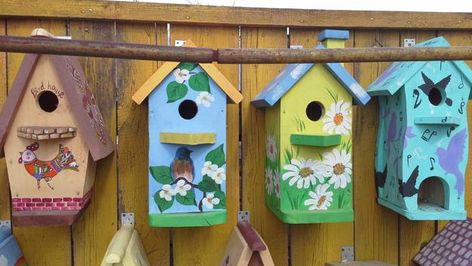 Colorful Painting Ideas for Handmade Birdhouses, Fun Yard Decorations and Unique Eco Gifts Birdhouse Decorating Ideas, Birdhouse Painting, Birdhouse Ideas, Butterfly Plant, Birdhouse Craft, Beautiful Birdhouses, Handmade Birdhouses, Rustic Birdhouse, Summer Decorations