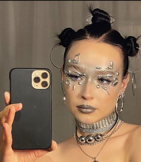 Alien Themed Outfit, Intergalactic Outfit, Alien Inspired Outfit, Intergalactic Costumes, Hot Glue Makeup, Intergalactic Makeup, Aliencore Outfit, Alien Halloween Makeup, Futuristic Hairstyles