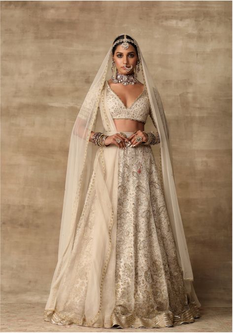 Ridhi Mehra, Mirror Work Lehenga, Pearl Belt, Bridal Lengha, Net Blouses, Traditional Indian Dress, Color Blouse, Net Lehenga, Embroidered Lehenga