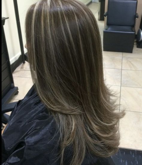 Brown Hair Inspo, Brunette Hair With Highlights, Hair Streaks, Hairstyles For Layered Hair, Brown Hair With Blonde Highlights, Brown Hair Balayage, Hair Stylies, Haircuts Straight Hair, Brown Blonde Hair