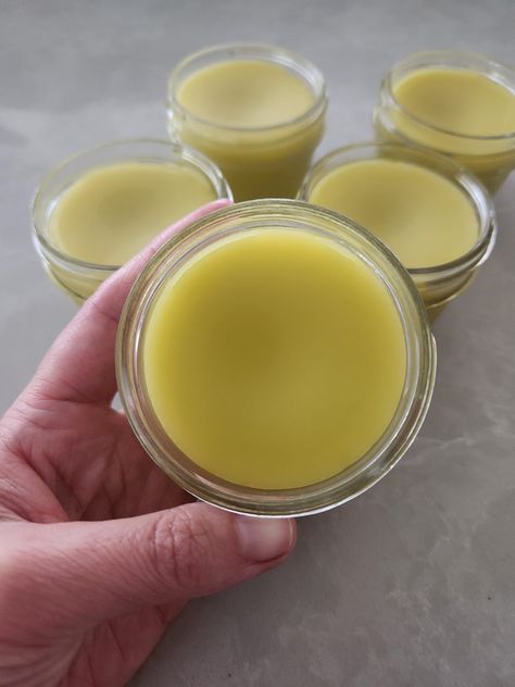 calendula yarrow salve in glass jars Lemon Balm Salve, Yarrow Salve, Calendula Salve, Salve Recipes, Lemon Balm, Healing Herbs, Diy Skin Care, Diy Skin, Cleansing Oil