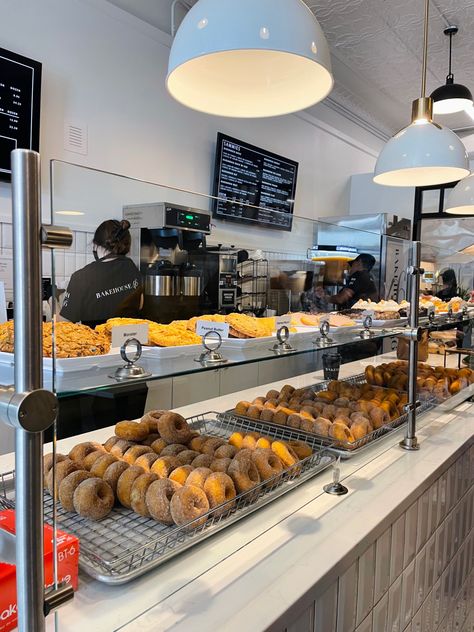 #coffeeshop #donutshop Donut Shop Ideas, Humble Kitchen, Coffee Shop Furniture, Donut Display, Deli Shop, Bakery Shop Design, Bakery Store, Doughnut Shop, Food Manufacturing