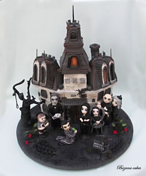 Addams family 2 Raiders Cake, Family Cake, Adams Family, Halloween Baking, Family Inspiration, Birthday Party Tables, Family Decor, Cake Designs Birthday, Black Christmas