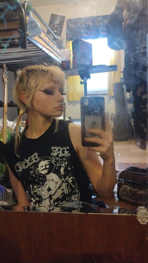 Irish Punk, Bat Ears, What Is Evil, Punk Aesthetic, Alternative Makeup, Punk Hair, Punk Girl, Bad Habits, Pretty Pictures