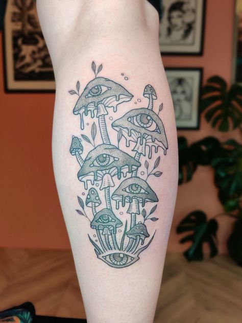 Psilocybin Mushrooms Tattoo, Psilocybin Tattoo, Trippy Mushroom Tattoo Design, Trippy Mushroom Tattoo, Mushrooms Tattoo Design, Trippy Tattoo Ideas, Knife Engraving, Trippy Eye, Trippy Tattoo