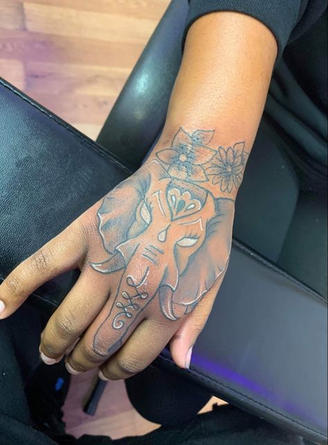 Elephant Tattoo On Hand, Side Hand Tattoos, Hand Tattoos For Girls, Hand And Finger Tattoos, Cute Hand Tattoos, Pretty Hand Tattoos, Hand Tats, Black Girls With Tattoos, Tasteful Tattoos