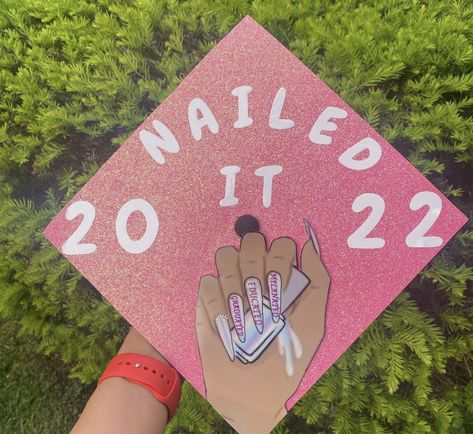 Nail Tech Graduation Pictures, Nail Tech Graduation Cap, Graduation Cap Designs Makeup, Graduation Cap Designs Nail Tech, Graduation Cap Designs Hair Stylist, Graduation Designs, Girl Graduation, High School Graduation Cap, Graduation Design