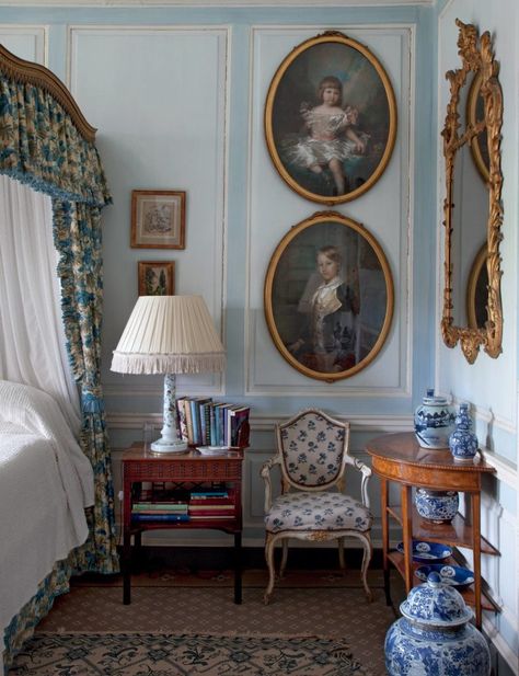 English Country Bedroom, Family Dining Rooms, Mahogany Furniture, English Country Decor, Georgian Homes, Country Bedroom, English Country House, Stately Home, Blue Bedroom