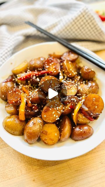 O L I V I A on Instagram: "✨KOREAN BRAISED POTATOES (Gamja Jorim)✨ if you’re trying to figure out what to do with that bag of creamer potatoes you got from Costco, wonder no more. These sweet and savory potatoes are super addicting and come together so quickly. One of the simplest yet most delicious Korean sides you’ll make 😋✌️ 
.
As always, you can find the full recipe on my website (link is in my profile) 💕
.
.
.
.
.
#koreanbraisedpotatoes #gamjajorim #banchan #koreansidedishes #koreansidedish #babypotatoes #potatorecipes" Savory Potatoes, Korean Braised Potatoes, Korean Sides, Gamja Jorim, Braised Potatoes, Creamer Potatoes, Instagram Korean, Korean Side Dishes, Baby Potatoes