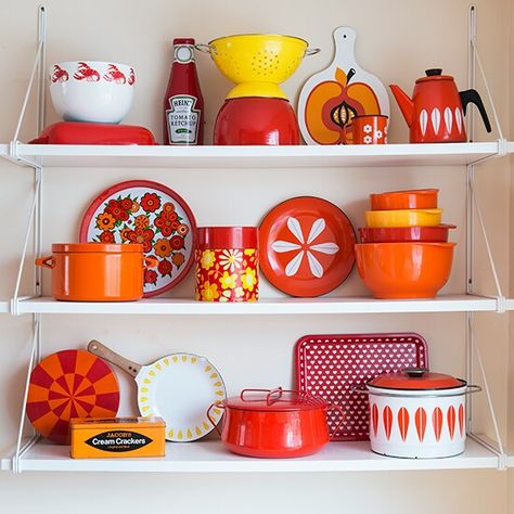 70s Orange Kitchen, 70s Dishes, Retro 70s Kitchen Orange, 70s Knick Knacks, Indie Kitchen Retro Vintage, Retro Beach House, Retro Kitchenware, 70s Interior, Retro Bathrooms