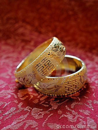 Chinese traditional wedding bangles Chinese Bridal Jewelry, Chinese Jewelry Traditional Men, Chinese Wedding Ring, Chinese Gold Jewellery, Wedding Gold Bangles, Chinese Jewelry Traditional, Chinese Ring, Gold Jewellery India, Jewelry Rings Unique