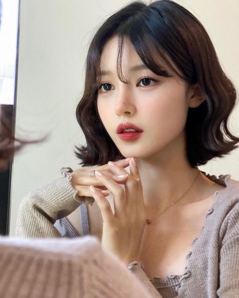 Korean Short Haircuts With Bangs, Short Hair Korean Style, Korean Short Hair, Asian Short Hair, Shot Hair Styles, Hot Hair Styles, Hair Reference, Short Hair With Bangs, Short Hair Haircuts