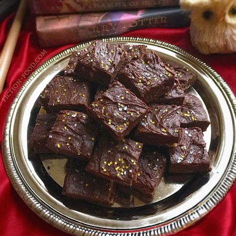 Fudge Harry Potter, Nerdy Food, Fiction Food, Nerd Food, Fantasy Fudge Recipe, Movie Recipes, Harry Potter Kitchen, Fictional Food, Fantasy Fudge