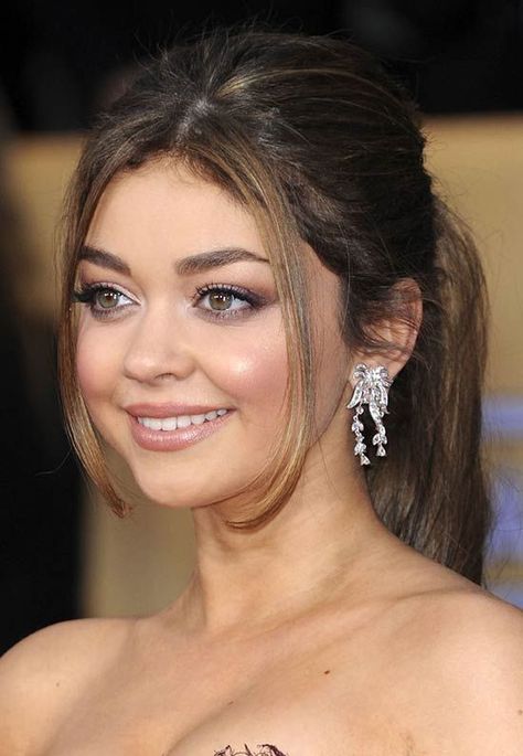 Sarah Hyland Hair, Celebrity Eyebrows, Pretty Ponytails, Asymmetrical Haircut, Soft Gamine, Sarah Hyland, High Ponytails, Modern Family, Hairstyles Haircuts