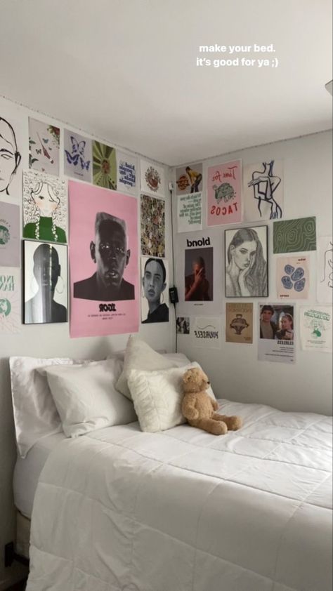 Picture Wall Ideas Aesthetic, Wall Ideas Aesthetic, Daybed Room Ideas, Zara Home Bedroom, Picture Wall Ideas, Daybed Room, Aesthetic Items, Room Ideas Aesthetic, Neutral Bedroom