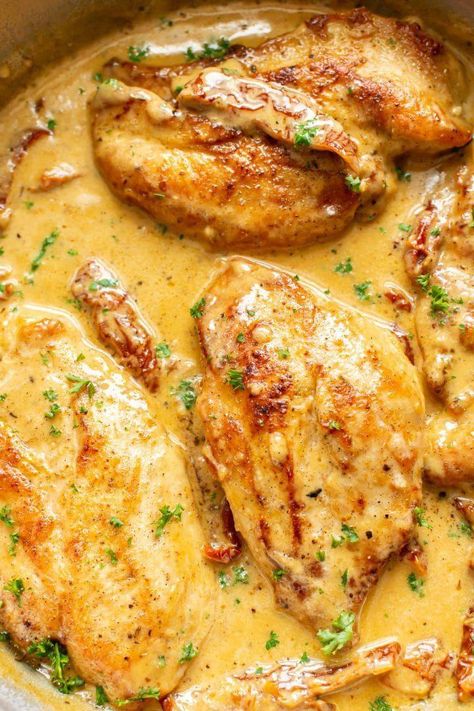 This easy creamy Cajun chicken has the most AMAZING cream sauce. It's perfectly spicy and wonderful served over pasta! Creamy Cajun Chicken, Cajun Chicken Recipes, Creamy Chicken Recipes, Homemade Cajun Seasoning, Creamy Garlic Chicken, Bbc Good Food, Cajun Chicken, Tater Tots, Cajun Recipes