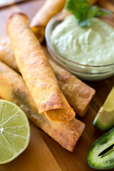 These chicken taquitos are filled with a sprinkle of corn and pepper jack cheese, plus come with an avocado ranch dipping sauce on the side! | thecozyapron.com #chickentaquitos #chickentaquitosrecipe #chickentaquitosfried #chickentaquitosrecipefried Jalapeño Ranch, Ranch Dipping Sauce, Chili Lime Chicken, Taquitos Recipe, Avocado Ranch, Chicken Taquitos, Popcorn Chicken, Baked Chicken Wings, Fresh Salsa