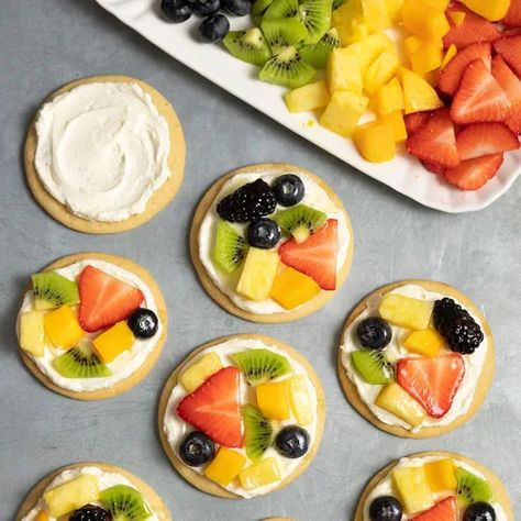 Sugar Cookie Fruit Pizzas Recipe: How to Make It Sugar Cookie With Fruit, Christmas Fruit Pizza, Cookie Fruit Pizza Recipe, Fruit Pizza Topping, Sugar Cookie Fruit Pizza, Cookie Fruit Pizza, Fruit Pizzas, Fruit Sugar Cookies, Pizzas Recipe