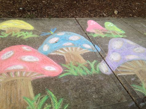 Mushrooms sidewalk chalk Chalk Sidewalk, Street Chalk Art, Chalk Activities, Fun Chalk Art, Chalk Design, Chalk Holder, Chalk Wall, Sidewalk Chalk Art, Sidewalk Art