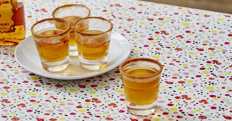 Learn how to make a boozy Apple Pie shot with Fireball Cinnamon Whisky, apple cider and butterscotch schnapps. Apple Pie Shots Recipe, Apple Pie Shots, Cocktail Pairing, Thanksgiving Dish, Perfect Apple Pie, Easy Apple Pie, Thanksgiving Cocktails, Thanksgiving Dishes, Shot Recipes