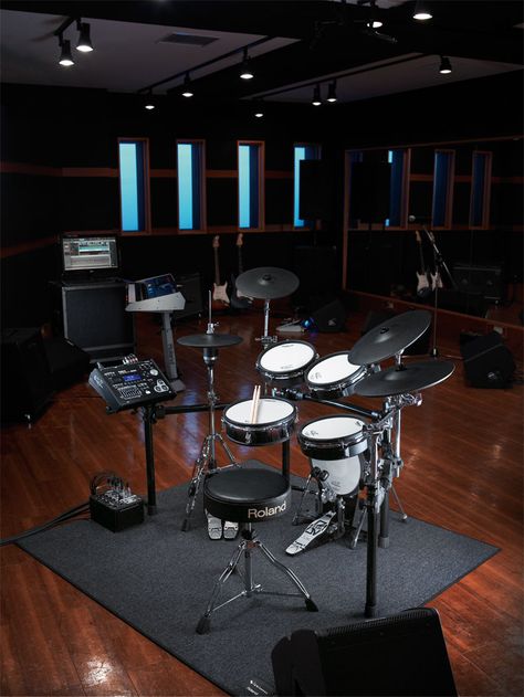 Electric Drum Set, Drums Studio, Digital Drums, Yamaha Guitar, Drum Room, Drum Sets, Drum Lessons, Casa Vintage, Home Studio Music