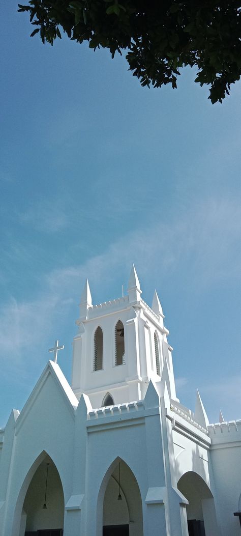 Aesthetic Church, Blurred Aesthetic, Girl Mirror, Snap Selfie, Mirror Shot, Creative Iphone Case, Beautiful Ocean Pictures, Mens Haircuts, Ocean Pictures