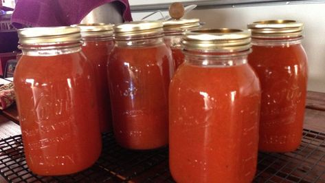 Make and share this V-8 juice for canning recipe from Genius Kitchen. Canned V8 Juice Recipe, Canning Tomato Soup, Homemade V8 Juice, Canning Tomato Juice, How To Make Tomato Sauce, Canning Tomatoes Recipes, V8 Juice, Home Canning Recipes, Tomato Sauce Recipe