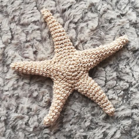 TheCrochetCircle.com Crochet Starfish Free Pattern, Starfish Amigurumi, Crochet Aquarium, Crochet Turtles, Fishing Aesthetic, Crochet Christmas Lights, Crochet Starfish, Coastal Deco, Crochet Circle