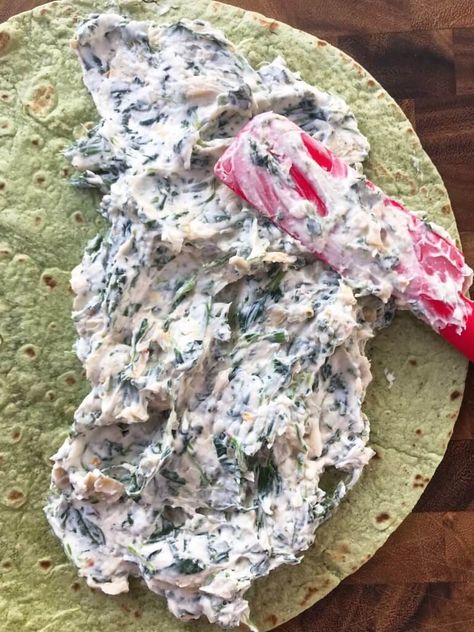 Spinach Artichoke Pinwheel Appetizers, Spinach Artichoke Roll Ups, Spinach Artichoke Cream Cheese, Spinach Dip Pinwheels, Spinach Artichoke Pinwheels, Spinach Pinwheels, Party Food Easy Appetizers, Ham Wraps, Recipe Spinach