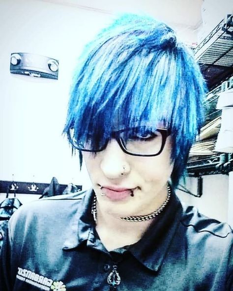 Short Emo Hairstyles, Emo Fringe, Blue Hair Boy, Short Emo Haircuts, Red Dip Dye, Short Emo Hair, Electric Blue Hair, Hairstyles For Boys, Emo Hairstyles For Guys