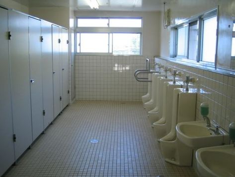 School Restroom, Toilet Drawing, Classroom Interior, Miyuki Kazuya, School Bathroom, Restroom Design, Public Bathrooms, Public Restroom, Japanese School