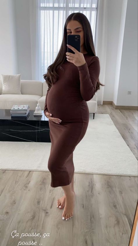 Celeb Pregnancy Style, Pregnant Pictures, Pregnancy Fits, Anime Pregnant, Casual Maternity Outfits, Trendy Maternity Outfits, Lions Photos, Baby Mommy, Preggo Fashion