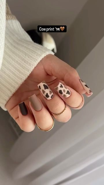 Nail art 💅 Manicure on Instagram: "By @napaznokciach 🤎HOT or NOT? 🤎🐄

#fallnails #browncownails #cowprintnails #fallcowprintnails #brownfallnails #cownailart #fallnaildesigns #autumnnails #cownailinspo #brownnailart #nailartinspo #nailsofinstagram #fallnailideas #cowprintnaildesign #brownnaildesign #autumnmanicure #fallnailtrends #cozynails #browncowprintdesign #nailartdaily #fallmanicureideas #cownailtutorial #fallnailinspo #seasonalnails #chicfallnails #nailartideas #nailtrends #autumnvibesnails #cownailartinspo #nailfashion" Fall Country Nails, Fall Nails Western, Western Fall Nails, Western Nail Art, Brown Nail Art, Brown Nails Design, Country Nails, Cow Nails, Fall Manicure