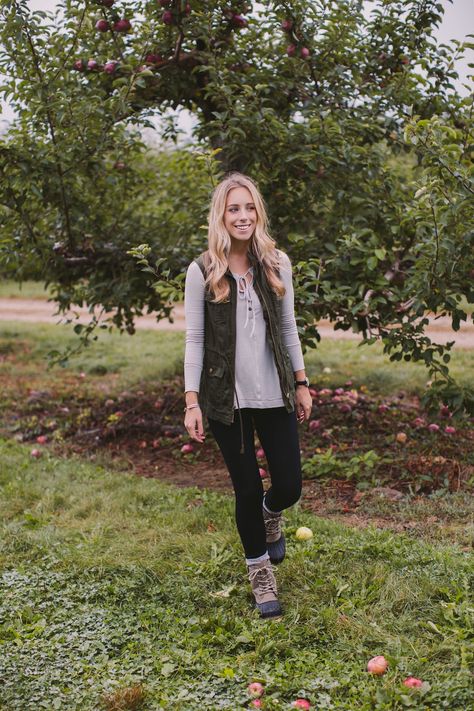 Casual Fall Style Apple Picking Outfit Summer, Apple Picking Outfit Fall, Picking Outfits, Fall Apple Picking, Trekking Outfit Women, Apple Picking Outfit, Casual Skirt Outfits, T Dress, Apple Picking